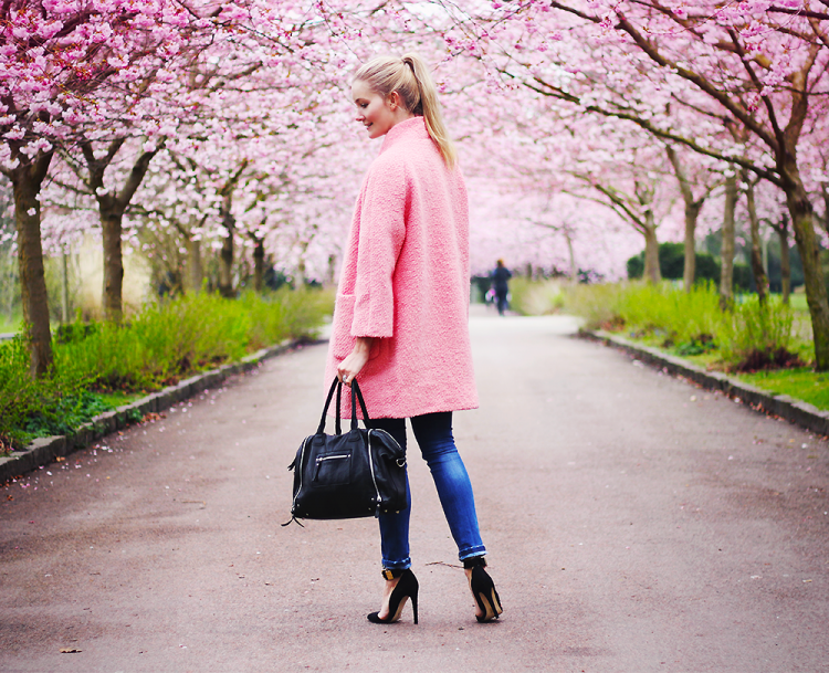 forår, kirsebærtræ, modeblog, fashion blog, blogger, lyserød frakke, forårsfrakke, overgangsjakke